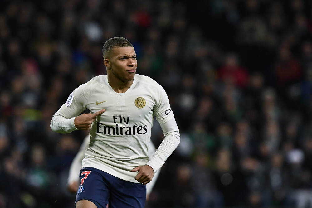 港股早报|汽车行业迎来双重利好 中国飞机租赁大手笔购入30架空客